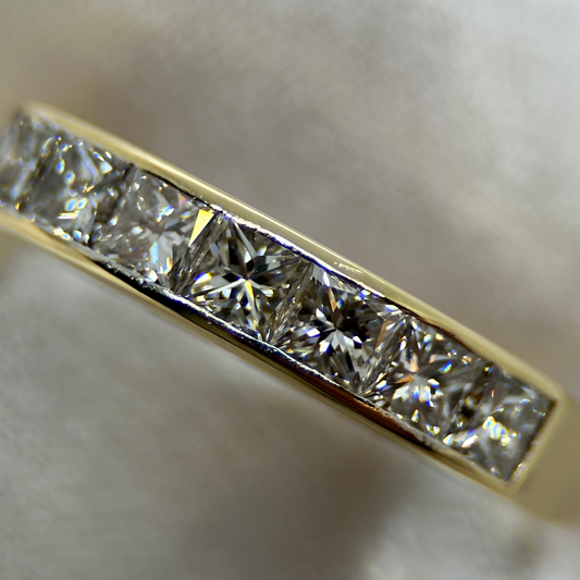 18K CB Design Ring med Prinsesslipade Diamanter