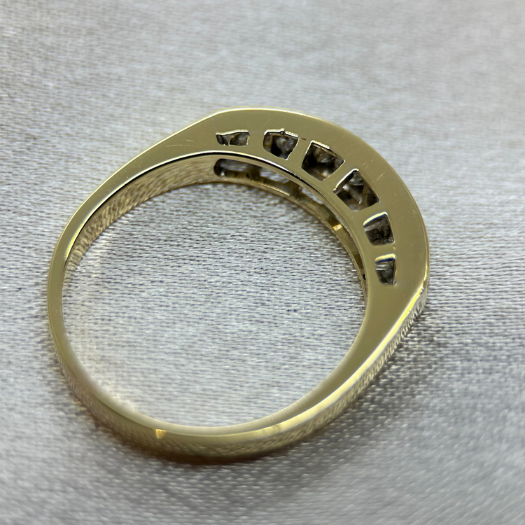 18K CB Design Ring med Prinsesslipade Diamanter
