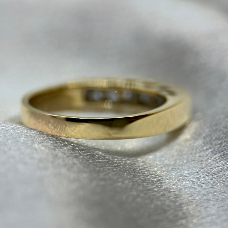 18K CB Design Ring med Prinsesslipade Diamanter