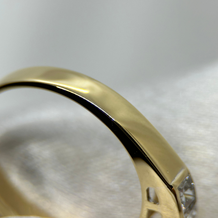 18K CB Design Ring med Prinsesslipade Diamanter