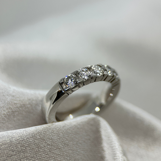 18K CB Design Ring med Flanders Slipade Diamanter