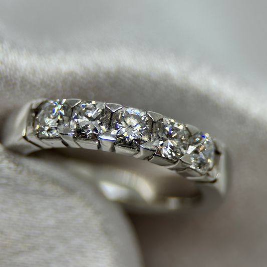 18K CB Design Ring med Flanders Slipade Diamanter