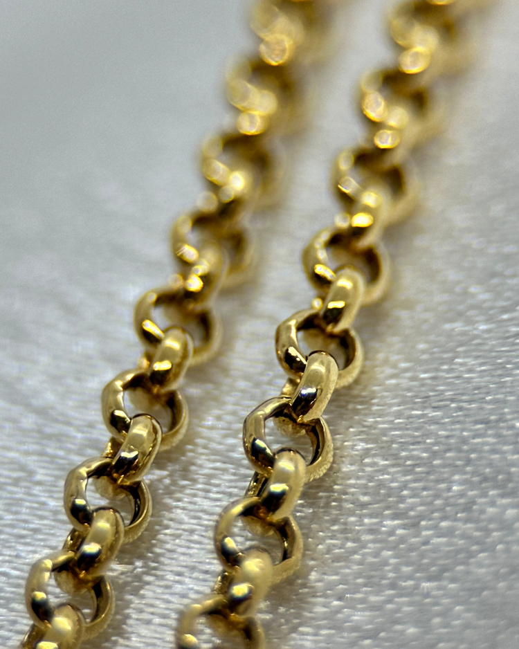 18K Halsband med Odlade Pärlor och Safirer