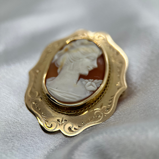 18K Hänge/Brosch med Kamé