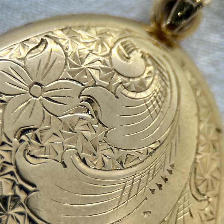 18K Medaljonghänge med Graverad Text