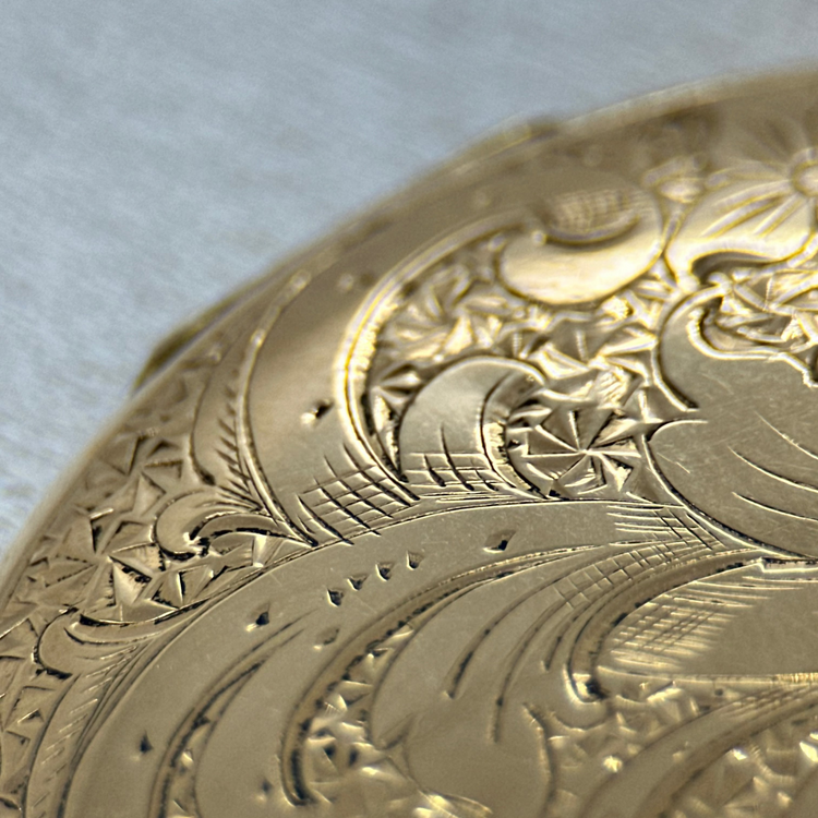 18K Medaljonghänge med Graverad Text