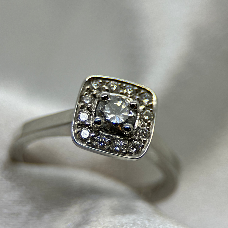 18K Diamantring i Klusterdesign