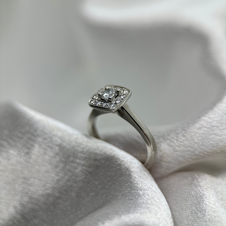 18K Diamantring i Klusterdesign