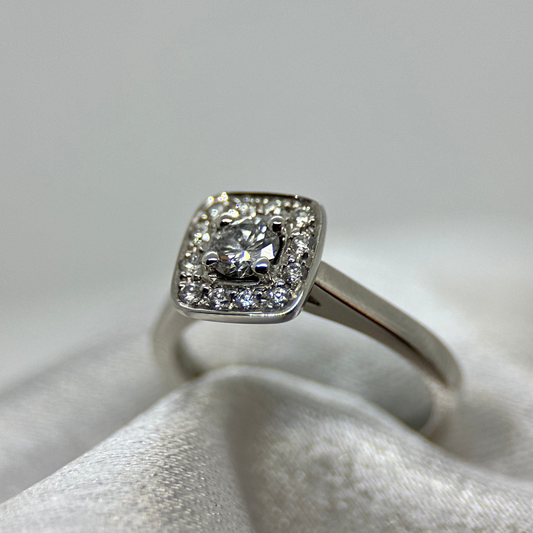 18K Diamantring i Klusterdesign