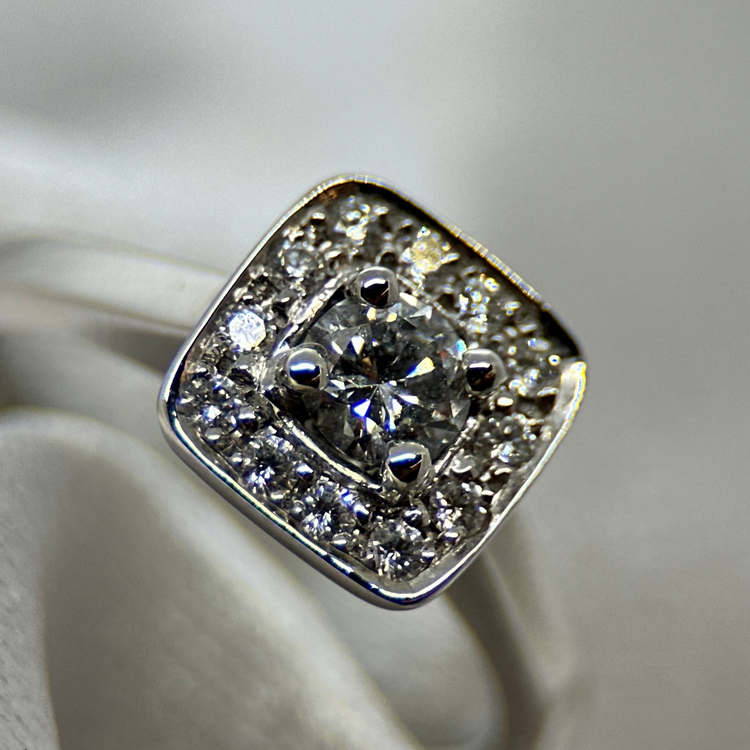 18K Diamantring i Klusterdesign