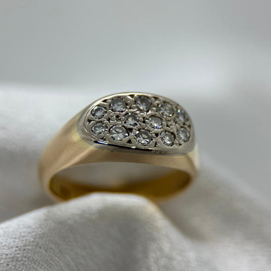 18K Klackring med tolv Diamanter