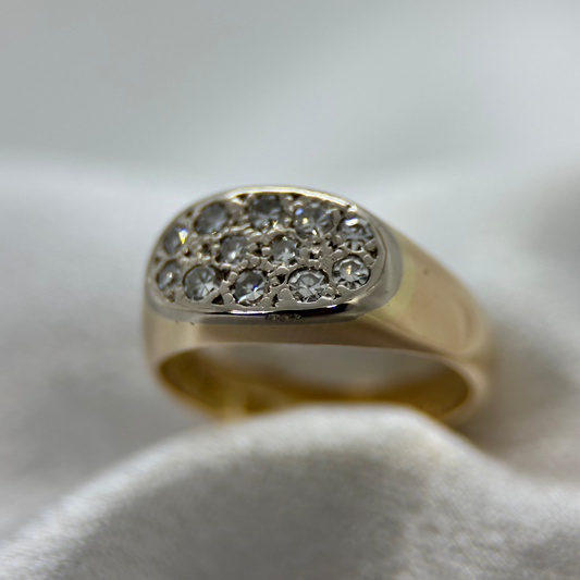 18K Klackring med tolv Diamanter