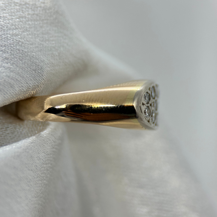 18K Klackring med tolv Diamanter