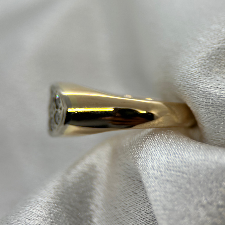 18K Klackring med tolv Diamanter