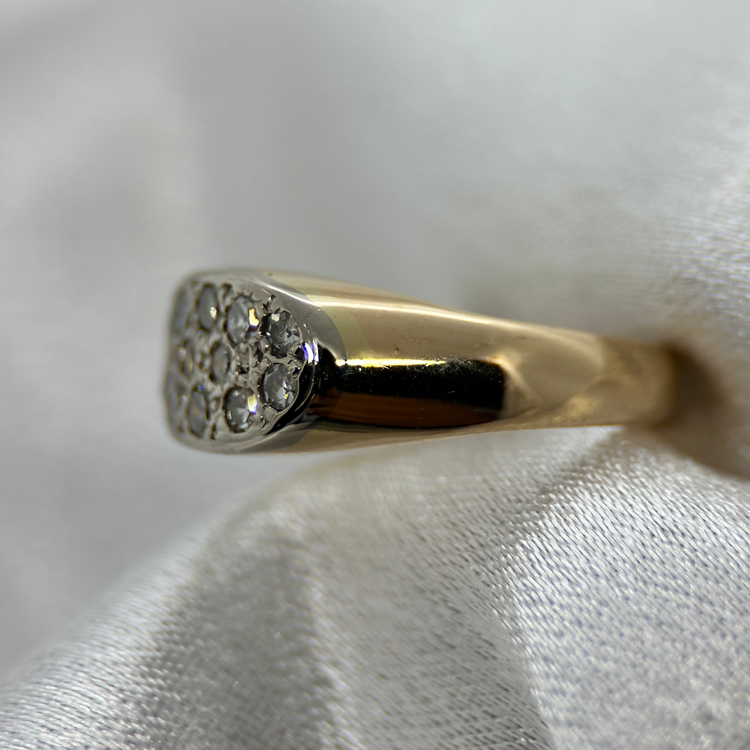 18K Klackring med tolv Diamanter
