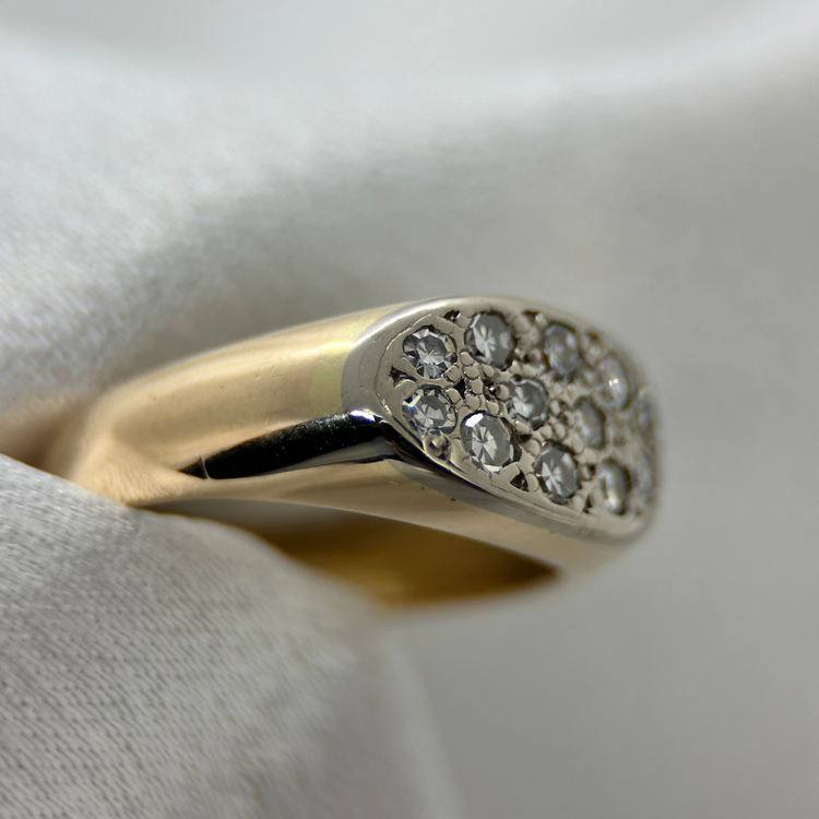 18K Klackring med tolv Diamanter