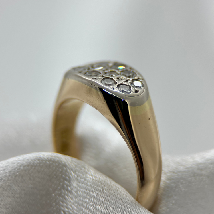 18K Klackring med tolv Diamanter