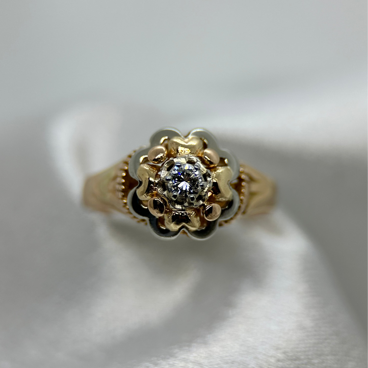 18K Diamantring i Blomsterdesign