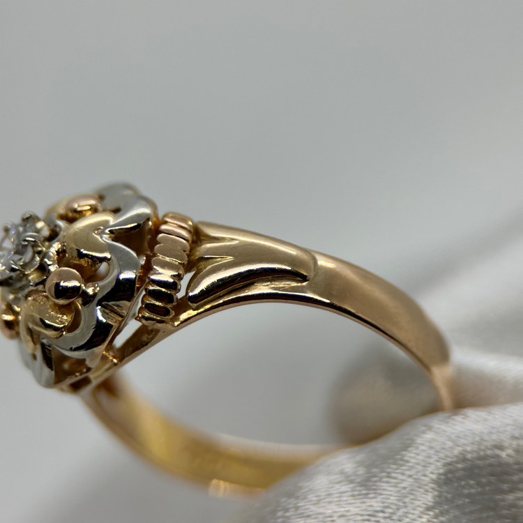 18K Diamantring i Blomsterdesign