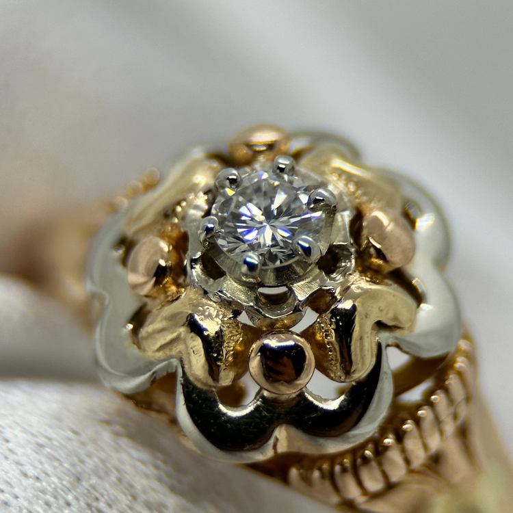 18K Diamantring i Blomsterdesign