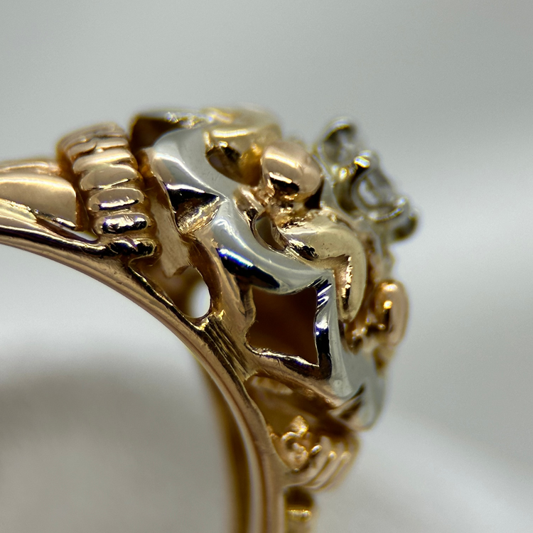 18K Diamantring i Blomsterdesign