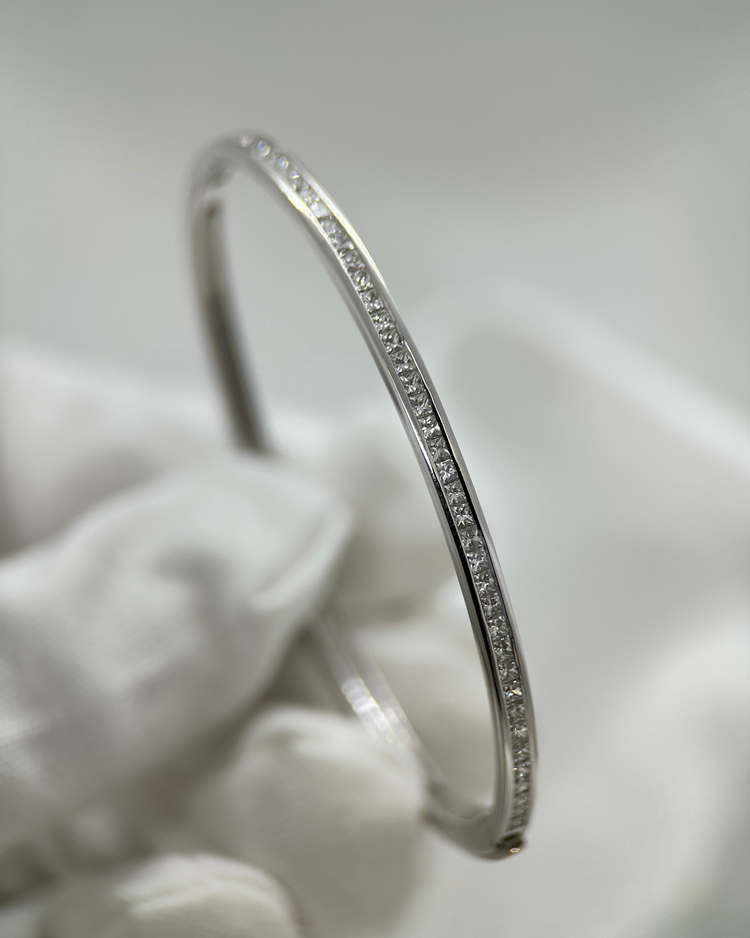18K Armring med Prinsesslipade Diamanter