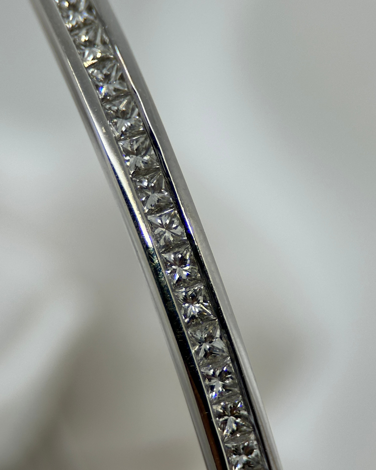 18K Armring med Prinsesslipade Diamanter