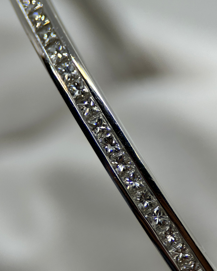 18K Armring med Prinsesslipade Diamanter