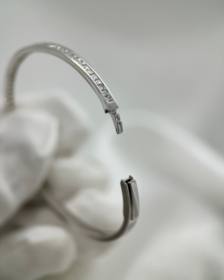 18K Armring med Prinsesslipade Diamanter
