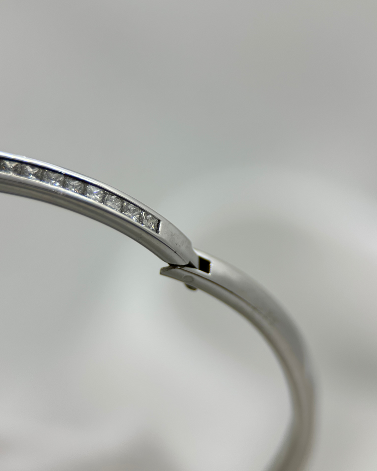 18K Armring med Prinsesslipade Diamanter