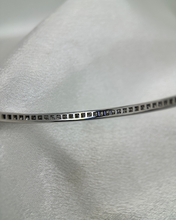 18K Armring med Prinsesslipade Diamanter