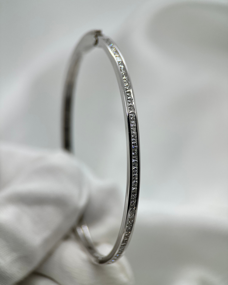 18K Armring med Prinsesslipade Diamanter