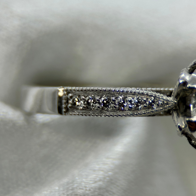 18K Diamantring med milgriffe-detaljer