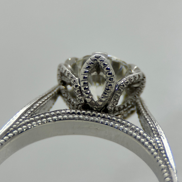 18K Diamantring med milgriffe-detaljer