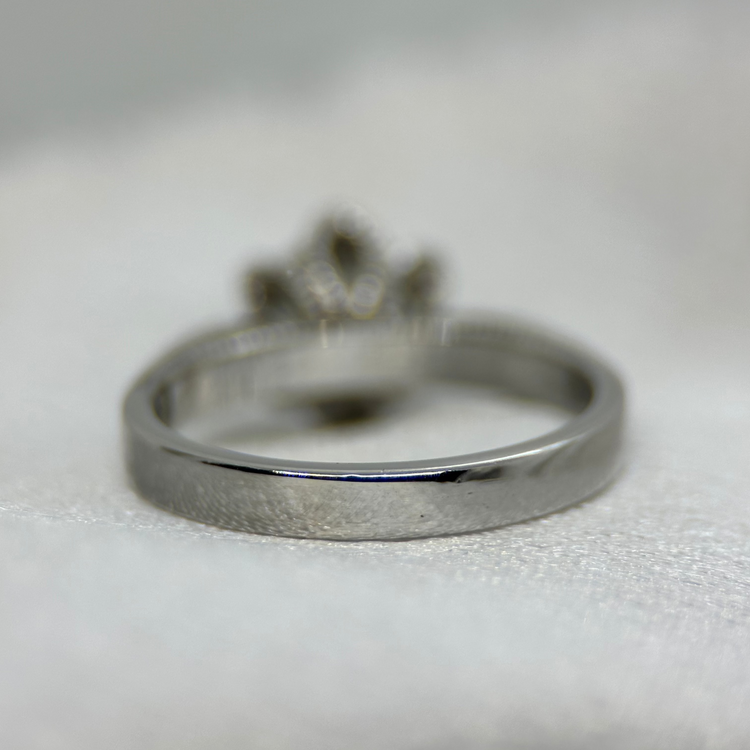 18K Diamantring med milgriffe-detaljer