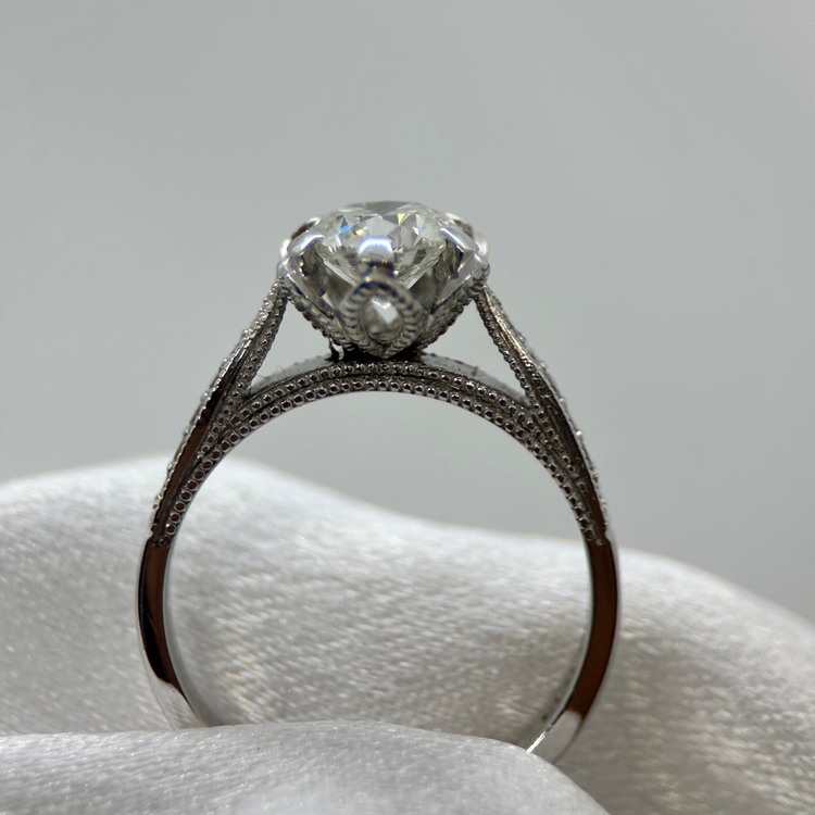 18K Diamantring med milgriffe-detaljer
