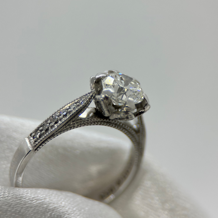 18K Diamantring med milgriffe-detaljer