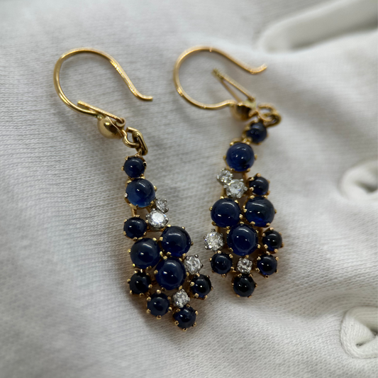 18K Örhängen med Cabochonslipade Safirer och Diamanter