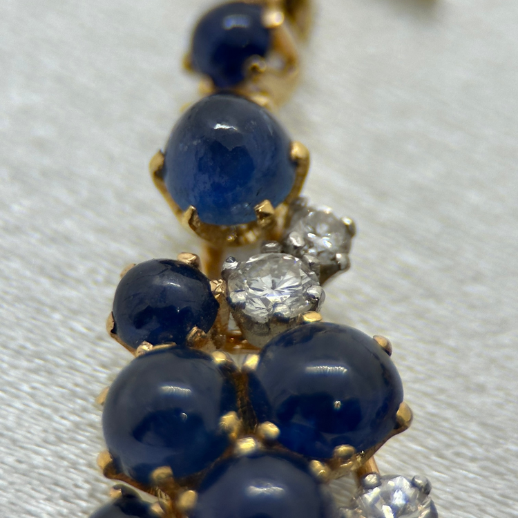 18K Örhängen med Cabochonslipade Safirer och Diamanter