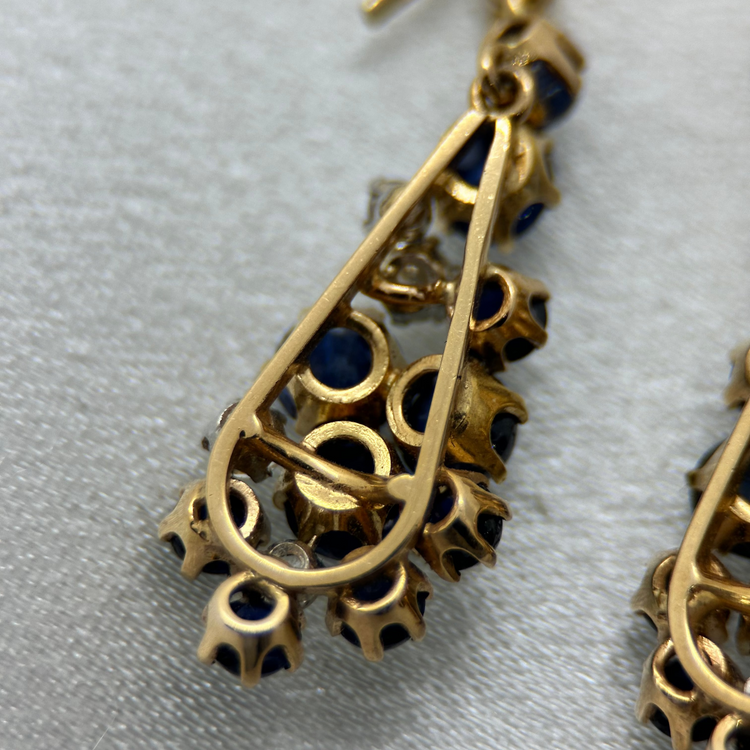 18K Örhängen med Cabochonslipade Safirer och Diamanter