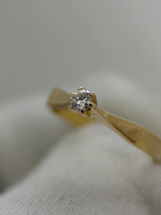 18K Single-Stone Diamond Ring – 0.10 ct, Size 49
