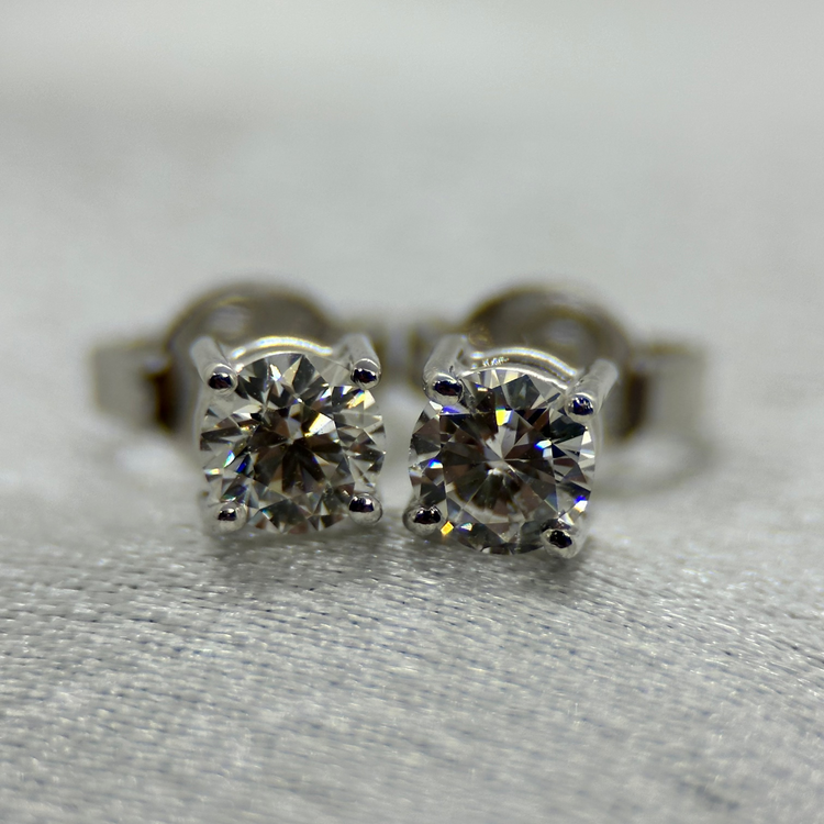 18K Örhängen med Briljantslipade Diamanter 0.50 ct