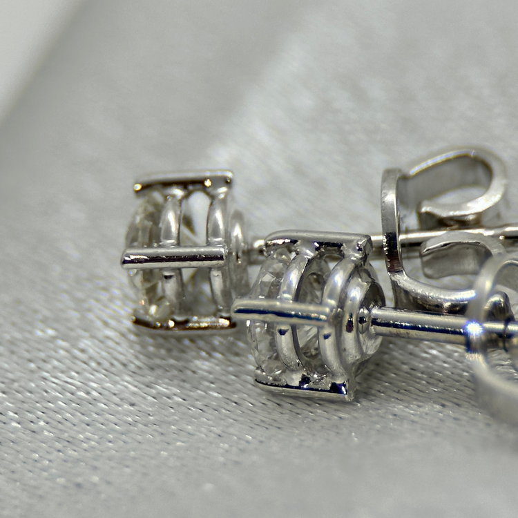 18K Örhängen med Briljantslipade Diamanter 0.50 ct