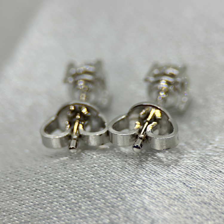 18K Örhängen med Briljantslipade Diamanter 0.50 ct