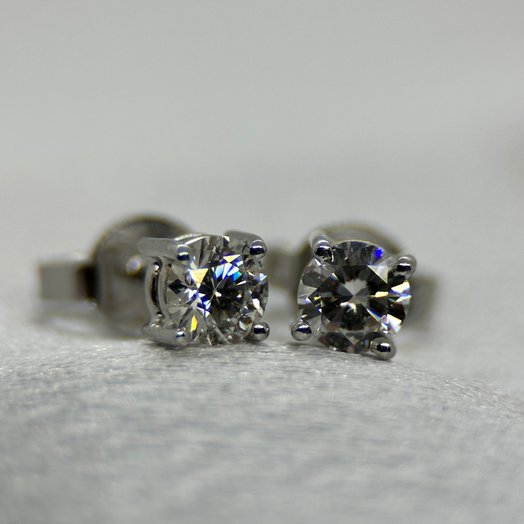 18K Örhängen med Briljantslipade Diamanter 0.50 ct