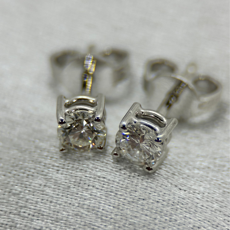 18K Örhängen med Briljantslipade Diamanter 0.50 ct