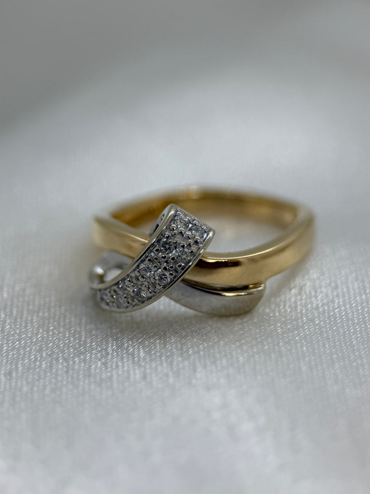 18K Diamantring crossover design – 0.02 ct, Storlek 55