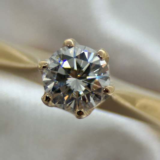 18K Enstensring med Briljantslipad Diamant 0.52 ct