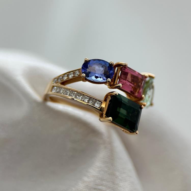 18K Cocktailring med turmaliner, tanzanit och diamanter – Emerald & Co