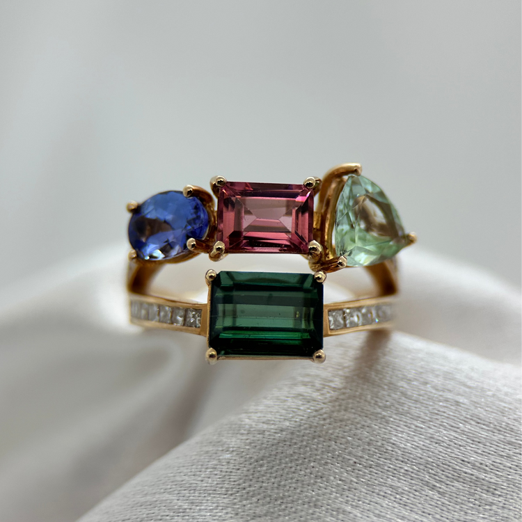 18K Cocktailring med turmaliner, tanzanit och diamanter – Emerald & Co